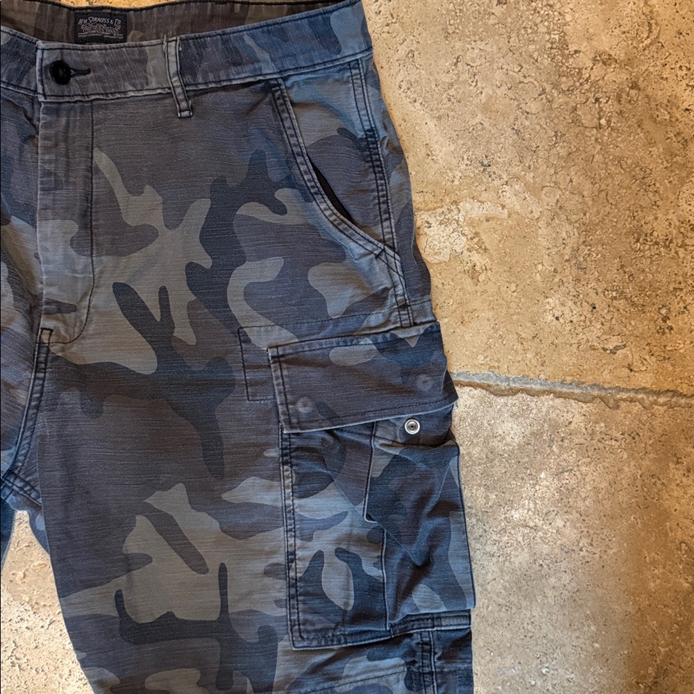 Levi's Camouflage Cargo Shorts - Picture 4 of 8